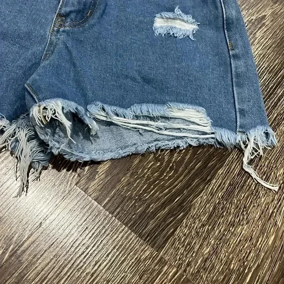 Woman’s jean shorts xxs petite - Picture 3 of 4